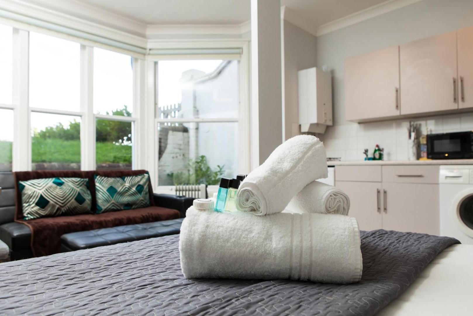 Guestready - Classy Studio In Brighton Apartment Bagian luar foto